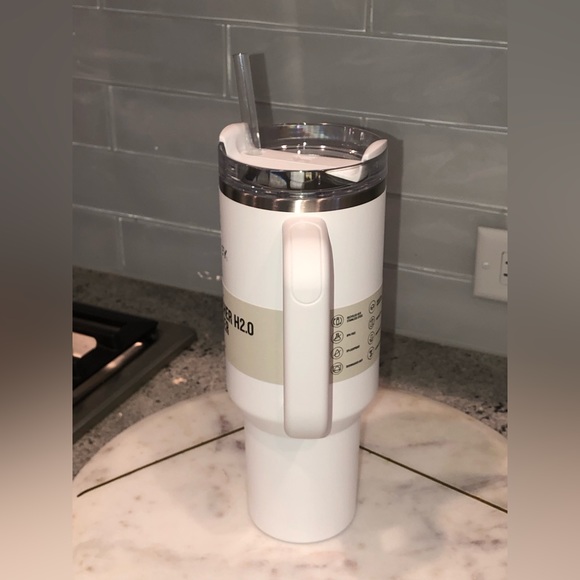 ✨NWT✨ Stanley Target Ltd Edition H2.0 FlowState Quencher Tumbler Brilliant White - Picture 4 of 15